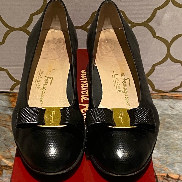 Salvatore Ferragamo Classic Vara Bow Lizard Embossed Calf Leather - Picture 2 of 13